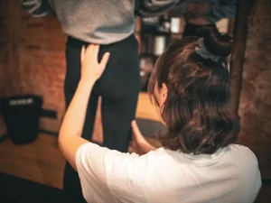 Moderne-Physiotherapie-Behandlung-bei-rethinking-PHYSIO-in-Hamburg